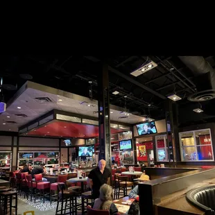 the interior of a fast food restaurant