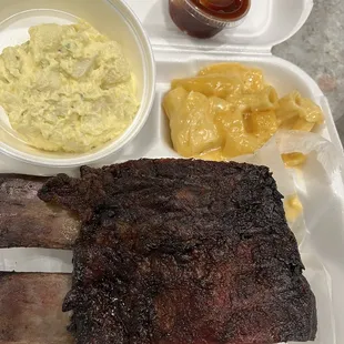 Beef ribs with macaroni and cheese and potato salad