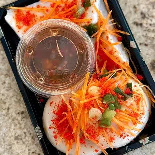 Bánh đúc &amp; bánh ít (steamed coconut rice cake &amp; mung bean shrimp dumpling)