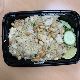 Pineapple Fried Rice (Khao Pad Sapparod)