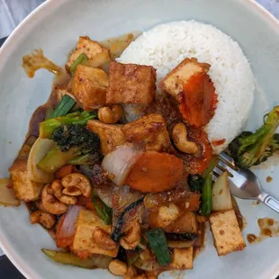 Cashew nut stir fry. No bell peppers. They offered to sub broccoli in place of bell peppers...but look closely hardly any broccoli