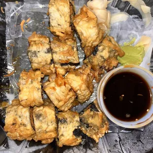 Fried veggie roll with teriyaki sauce