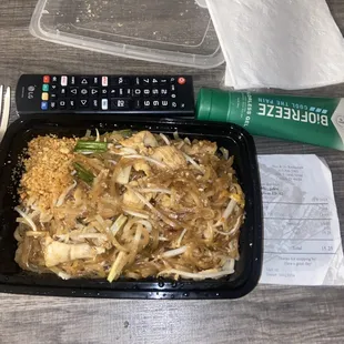 Pad Thai Dinner? Looks more like a lunch special