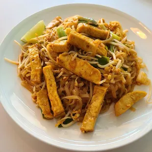 Pad thai w/tofu. $18... kinda pricy