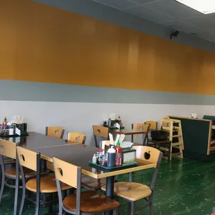 No art on walls. Whats up with apple chairs?