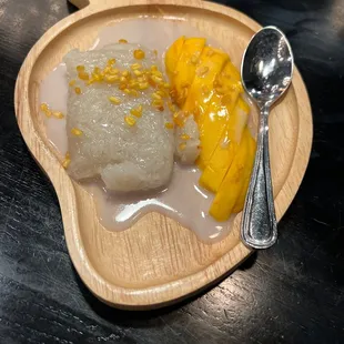 Sweet Sticky Rice with Fresh Mango