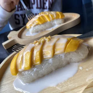 Sweet Sticky Rice with Fresh Mango