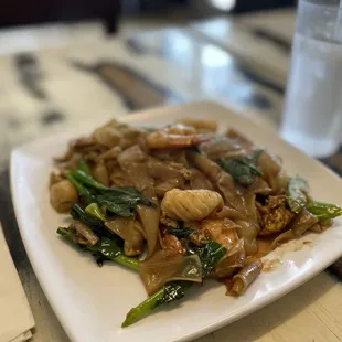 Seafood pad Thai