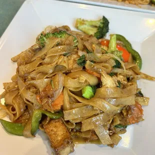 32. Pad Kee Mao with tofu