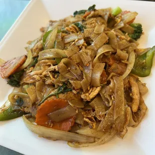 Chicken drunken noodles