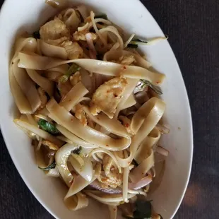 a bowl of noodles with chicken