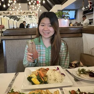 Linyi Y.