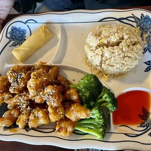 Sesame Chicken Lunch with fried rice, egg roll &amp; choice of either hot &amp; sour or egg drop soups.