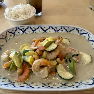 Very bland and watery green curry sauce with no color because they used very little green curry paste