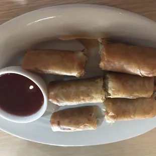 Veggie spring rolls with raspberry sauce