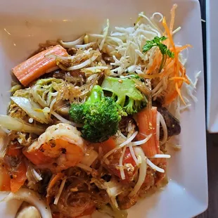 Pad Woon Seen with Seafood option.