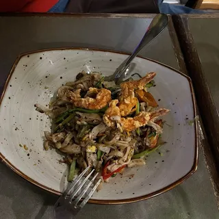 Spicy Garlic Noodles and Fried Prawns