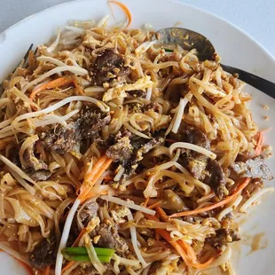 Beef pad thai