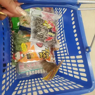 Seaweed snack, dried mushrooms, anise seasoning, noodles, etc.