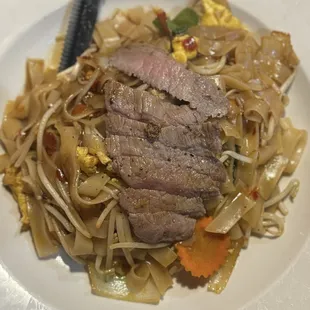 Beef drunken noodles
