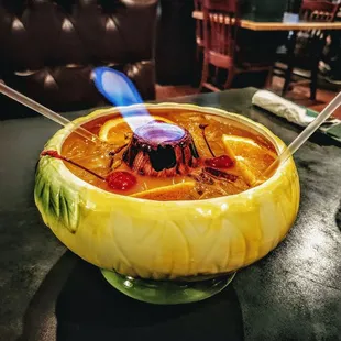 Drink for 2 - flamiing volcano