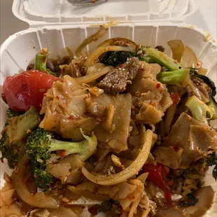 Phad Pad Kee Mao (Beef, Medium Spicy)