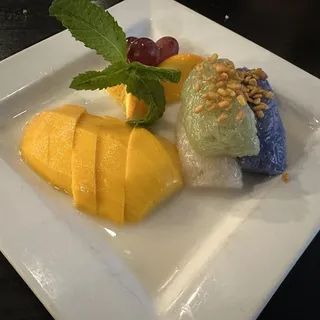 Mango with Sweet Sticky Rice
