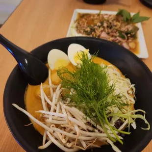 Khao Poon (rice noodles in red curry broth)