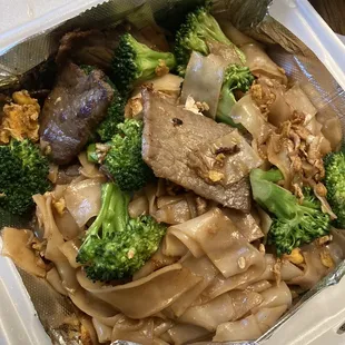 46. Pad See Ew. No longer has chinese broccoli/gai lan, but rather just regular broccoli.