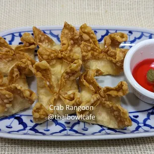 Deep fried wontons stuffed with cream cheese and imitation crab