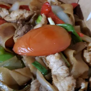 flat noodles with pork