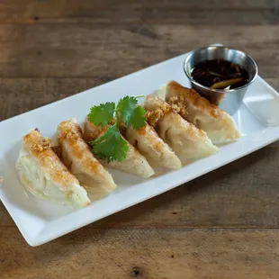 Kiew Za : Pan-fried chicken potstickers