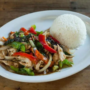 #7 Pad Gra Prow : Stir-fried choice of meat, tofu, or mixed veggies with basil, onions, and bell peppers