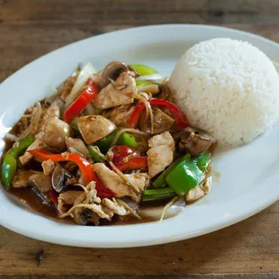 #8 Pad Khing : Choice of meat, tofu, or mixed veggies with fresh ginger, bell peppers, onions, and mushroom