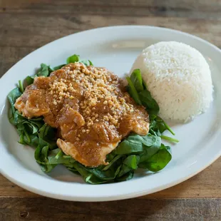 #11 Praram long song : Steamed choice of meat, tofu, or mixed veggies topped with peanut sauce