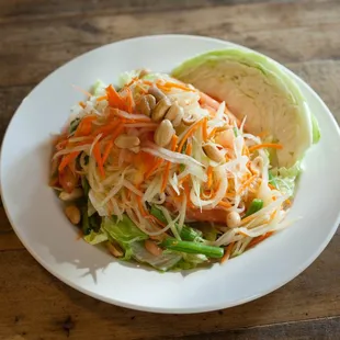 Som Tum : Green papaya salad