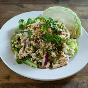 Larb Gai : Chicken breast meat salad