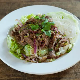 Neur Nam Tok : Grilled Steak Salad