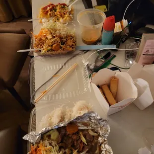 Panang curry w chicken, garlic pepper w beef, pad Thai w tofu, spring rolls, egg rolls. So delicious!!!