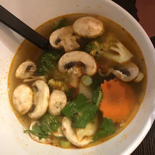 Tom Yum Pak Soup