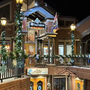 the outside of the restaurant