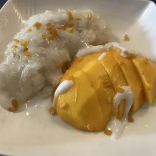 Sweet Sticky Rice with Ice Cream