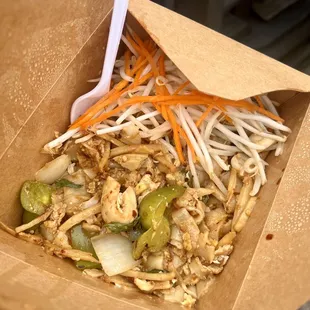 Pad Kee Mao Lunch (Drunken Noodles) -w/squid