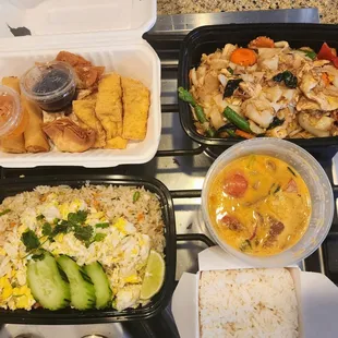 Left - Right, Top - Bottom: Thai Clearview Platter, Pad Kee Mao, Crab Fried Rice, Duck Curry...YUM!!!