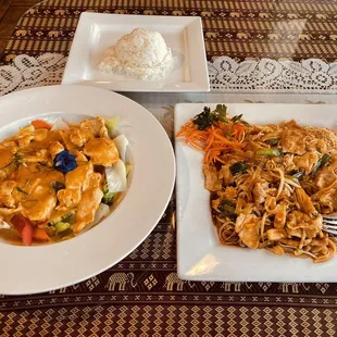 Amazing Panang Curry &amp; Pad Thai! The sauces here are delicious! There should be much more reviews because this place is great!