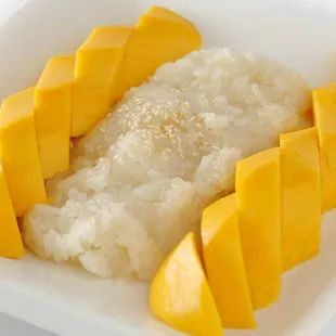 SWEET STICKY RICE WITH MANGO (SEASONAL)