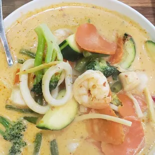 Seafood red curry