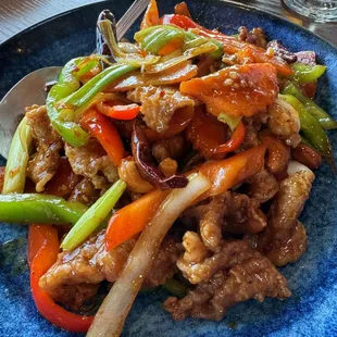 Cashew Nut Stir fried battered meat with onion, green onion, bell pepper, cashew nuts and roasted chili in sweet chili paste