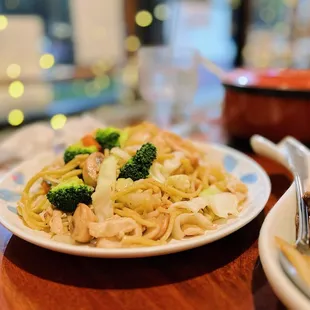 Chow mein with chicken