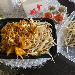 Tofu and chicken pad Thai